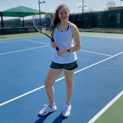 Profile Picture of Julia Martinez (@JMartinez_1016) on Twitter