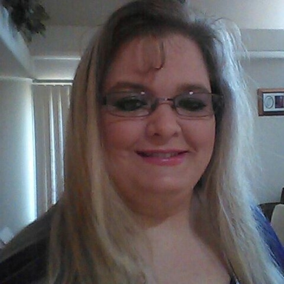Profile Picture of Danielle Hatchett (@jhatchettt) on Poshmark