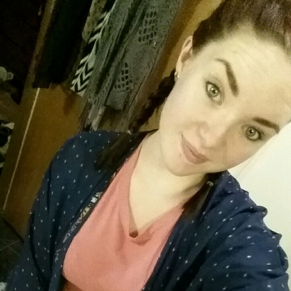 Profile Picture of Audrey Mattox (@admattox16) on Poshmark