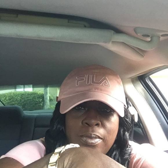 Profile Picture of Mack Stephanie (@stephaniemack36) on Poshmark