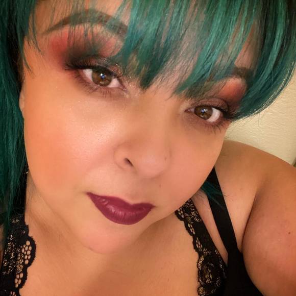 Profile Picture of Gloria Jeorgesen (@glorjeorgesen) on Poshmark