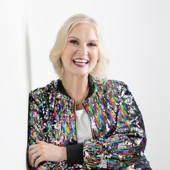 Profile Picture of Suzanne Broadfield (@sbroadfield) on Poshmark