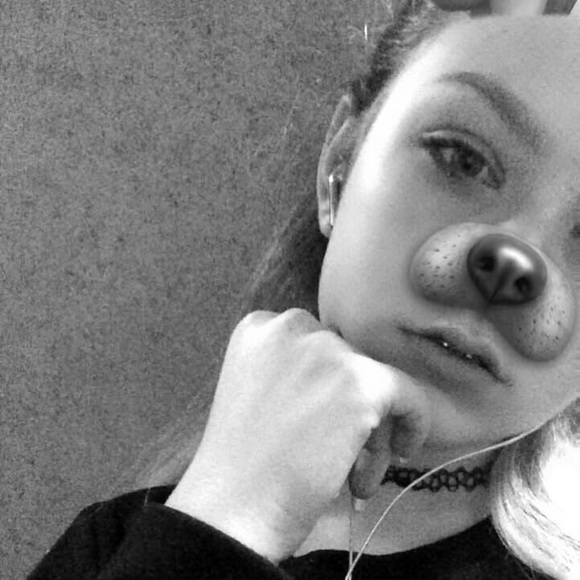 Profile Picture of Lilly Neeley (@lilly_neeley) on Poshmark