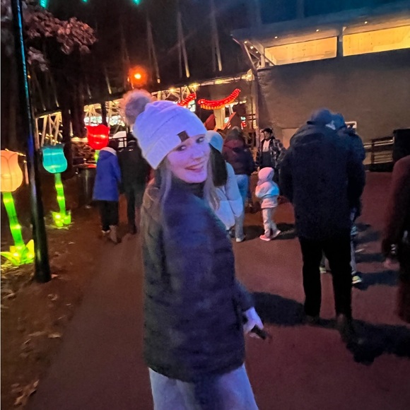 Profile Picture of Julia Whitenack (@jgwhitenack) on Poshmark