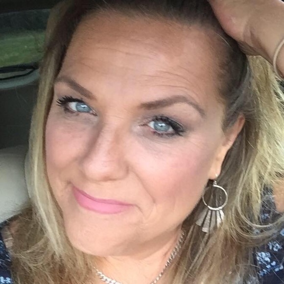 Profile Picture of Becky Pritchard (@beckypritchard) on Poshmark