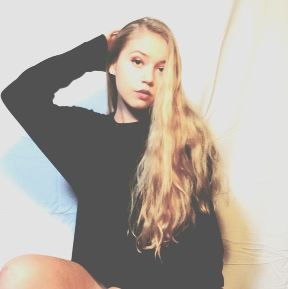 Profile Picture of Jaelyn Underhill (@underj192) on Poshmark