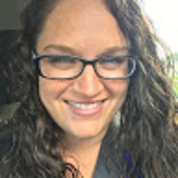 Profile Picture of Jacquelyn Snell (@jacquelynsnell) on Poshmark