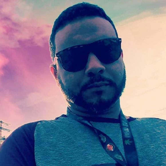 Profile Picture of Aurich Aurich (@rafaelaurich) on Poshmark