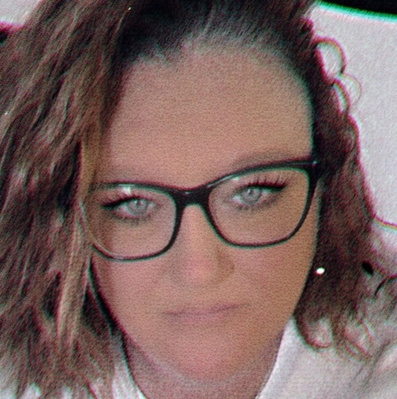 Profile Picture of Danielle Bryant (@daniellewint834) on Poshmark