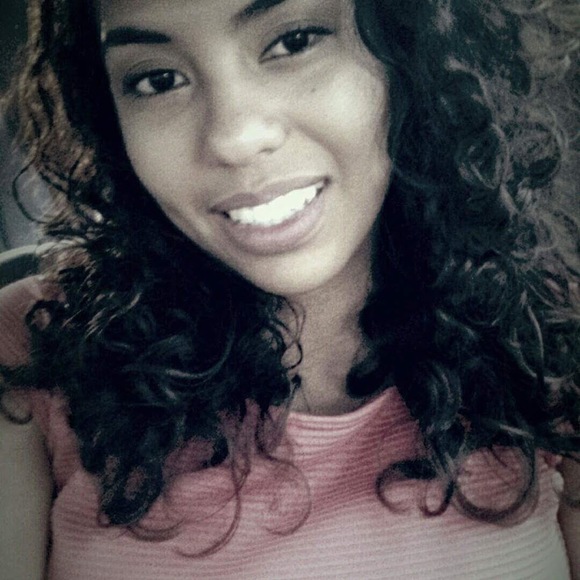 Profile Picture of Sol Zapata (@szapata05) on Poshmark