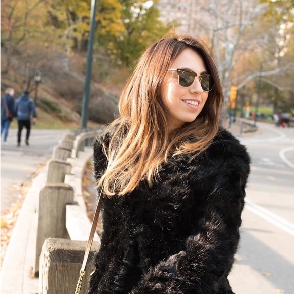 Profile Picture of Paula Lima (@paulalima) on Poshmark