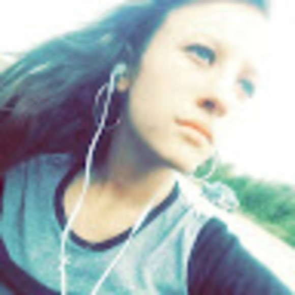 Profile Picture of Echo Unklesbay (@echolyntu) on Poshmark