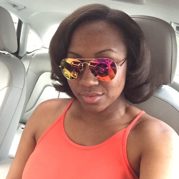 Profile Picture of Liz Marrow (@beingposh) on Poshmark