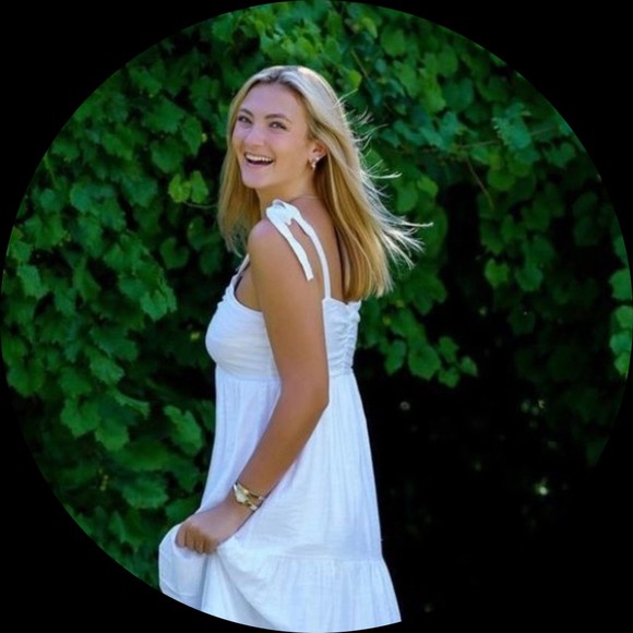 Profile Picture of Corrie Lemasters (@cglemasters) on Poshmark