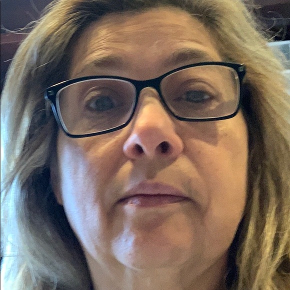 Profile Picture of Clevania Deandrade (@clevania) on Poshmark