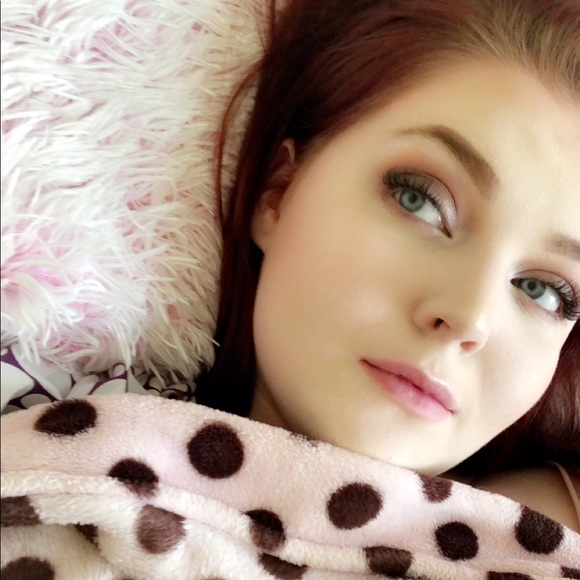 Profile Picture of Emily Pappert (@belulinoo) on Poshmark