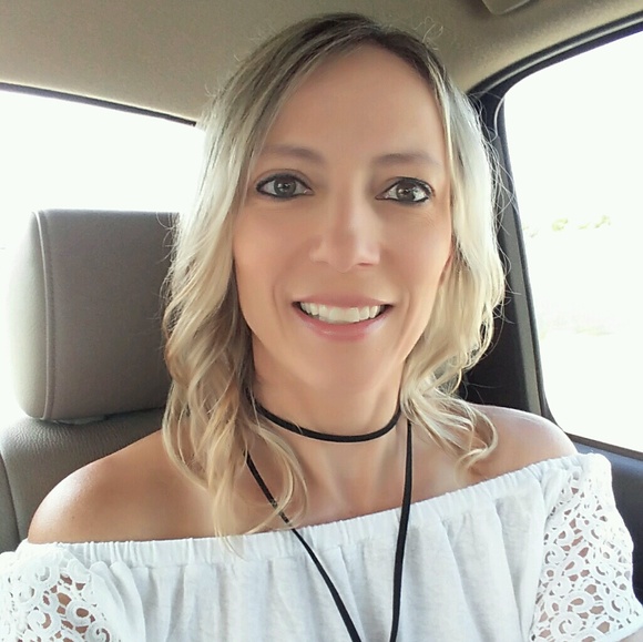 Profile Picture of Nancy Ross (@nancy_ross05) on Poshmark