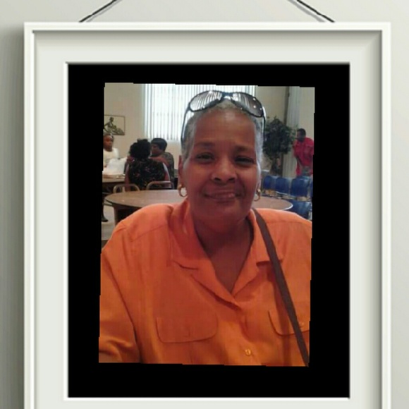Profile Picture of Lorna Green (@800a) on Poshmark