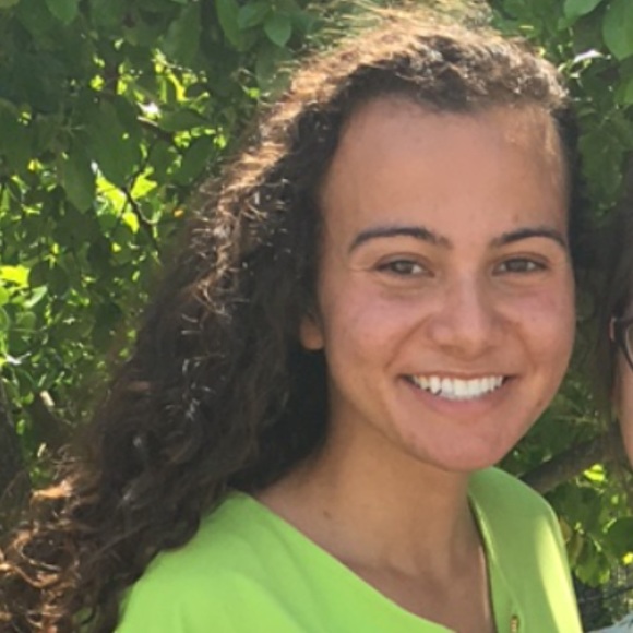 Profile Picture of Madison Linnenkamp (@mntose) on Poshmark