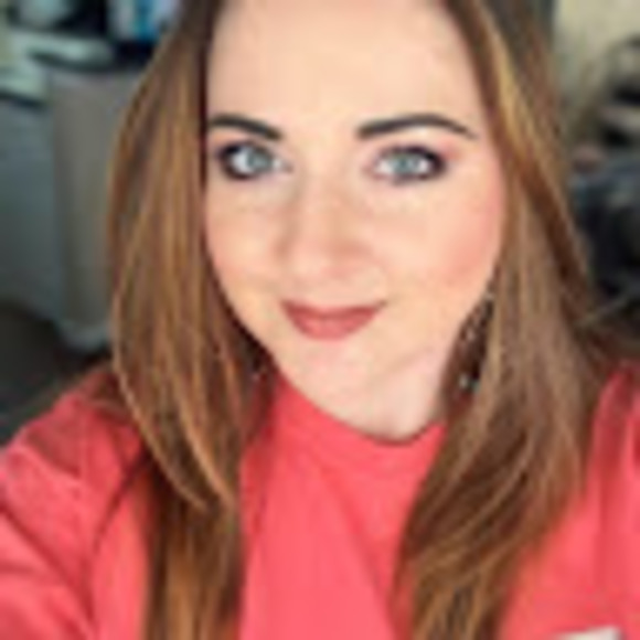 Profile Picture of Lauren Kuhrt (@laurenkris0301) on Poshmark