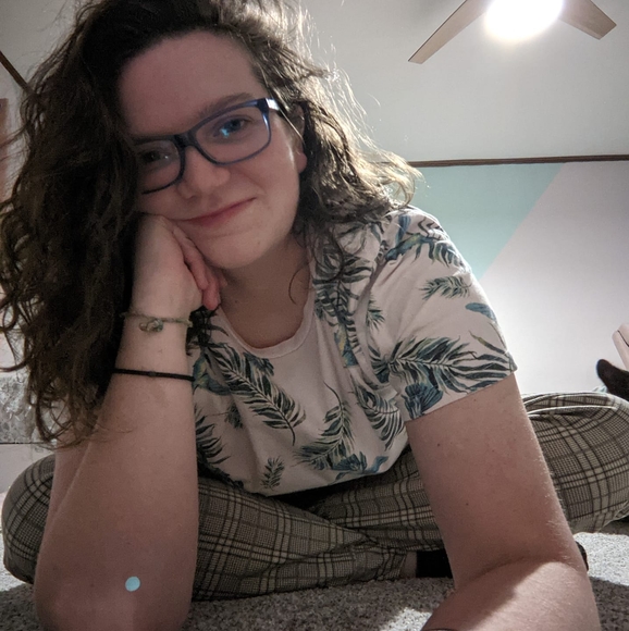 Profile Picture of Chelsea Koop (@chelstuff7) on Poshmark
