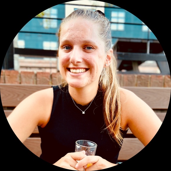 Profile Picture of Julia Serrao (@jserrao96) on Poshmark