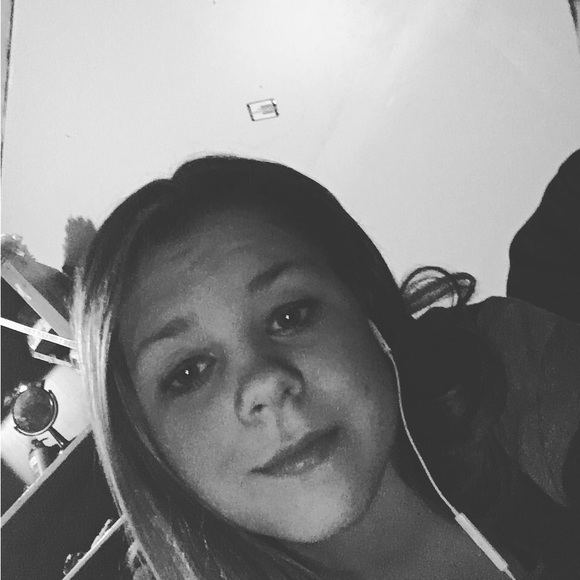 Profile Picture of Anastasia Cupps (@quadruder) on Poshmark