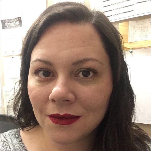 Profile Picture of Sheena Schultz (@sheena147) on Poshmark