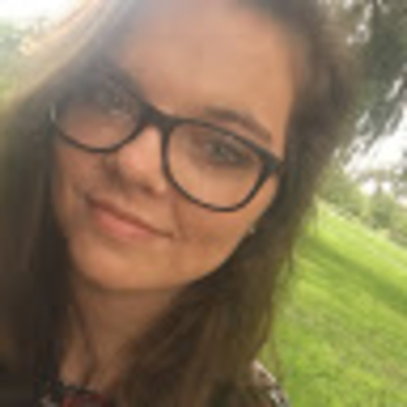 Profile Picture of Brooklyn Andrews (@brklna421) on Poshmark