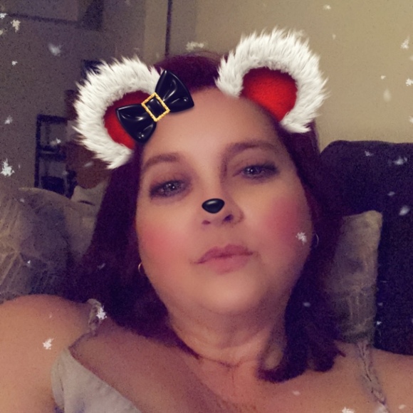 Profile Picture of Kandice Maclagan (@gigi182022) on Poshmark