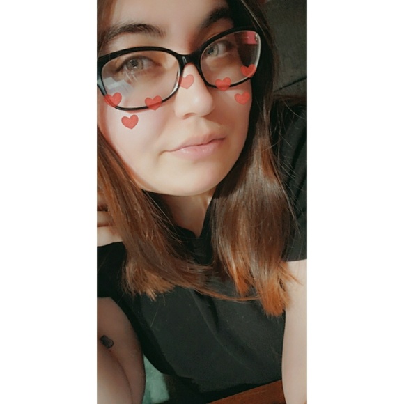 Profile Picture of Erica Schoenstein (@ericajw19) on Poshmark