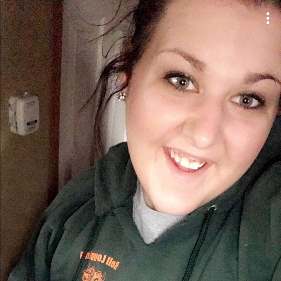 Profile Picture of Shawnee Hergert (@shergert) on Poshmark