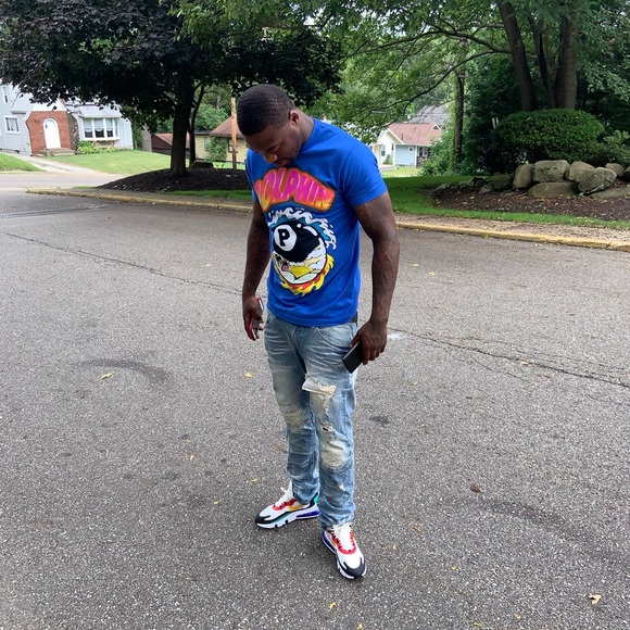 Profile Picture of Damon Easson (@damoneasson) on Poshmark