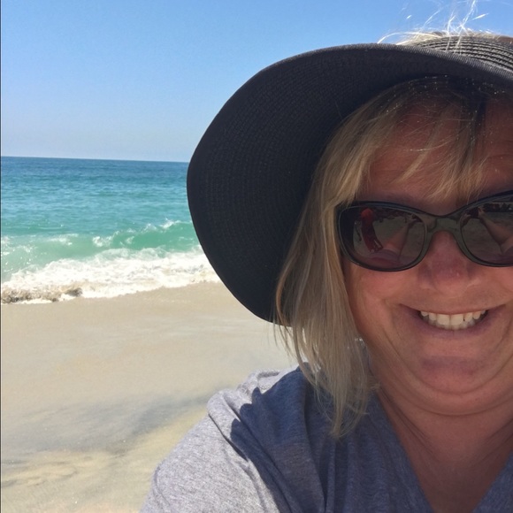 Jennifer Mergens - Poshmark Profile Picture of Jennifer Mergens (@jennmergens) on Poshmark