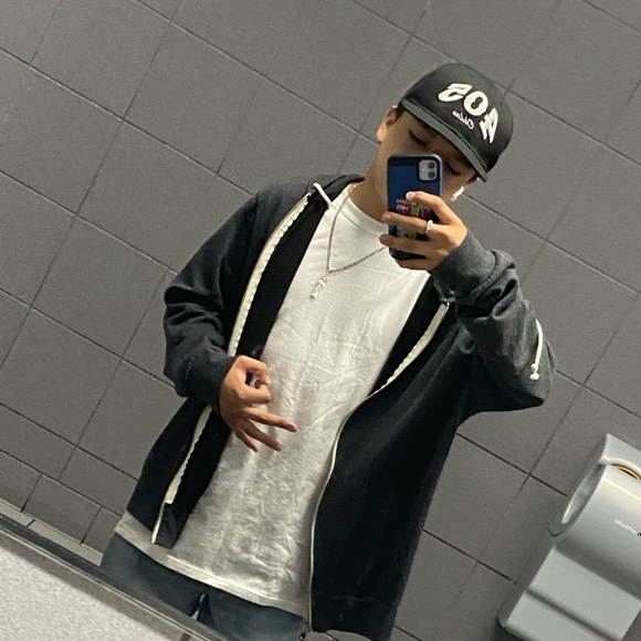 Alex Meraz - Poshmark Profile Picture of Alex Meraz (@ameraz405) on Poshmark