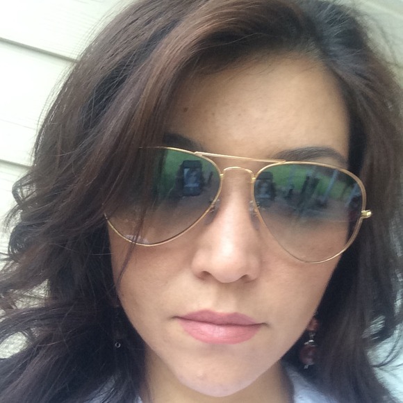 Profile Picture of Juliana Pires (@jujupires) on Poshmark