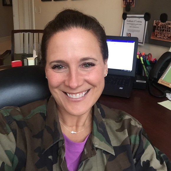 Profile Picture of Lori Vandersnick (@lolov2255) on Poshmark