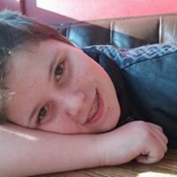 Profile Picture of Nona Vandre (@nonavandre) on Poshmark