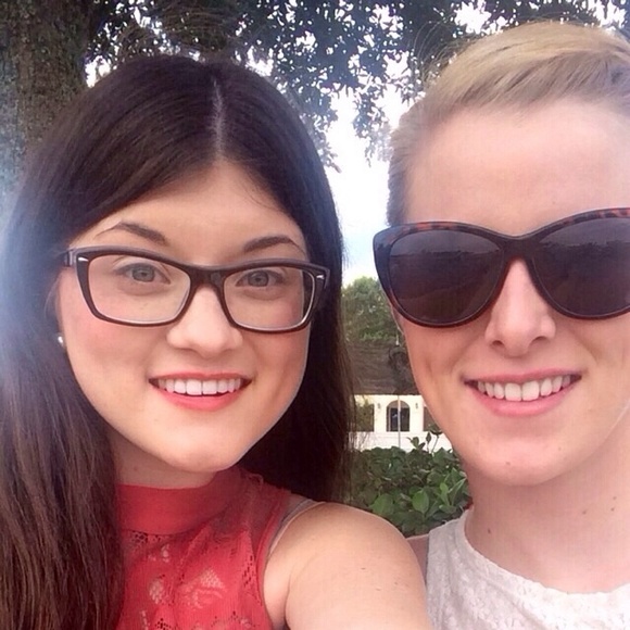 Profile Picture of Sarah Flechas (@sarahkflechas) on Poshmark