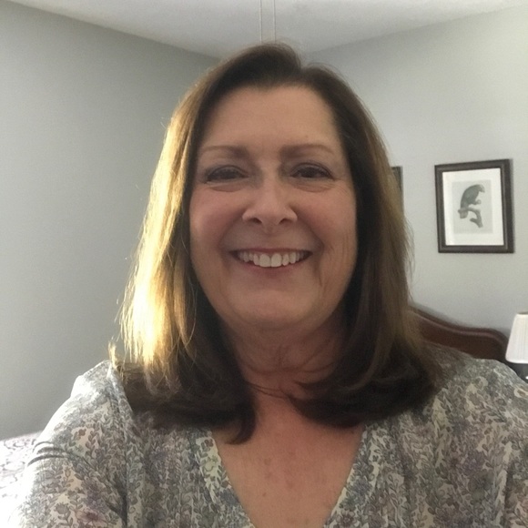 Profile Picture of Donna Foster (@djfoster23) on Poshmark