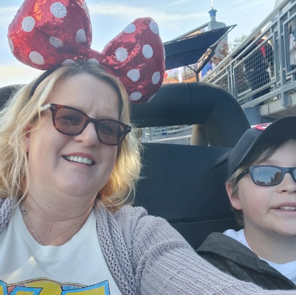 Profile Picture of Erika Raynes (@elr4009) on Poshmark