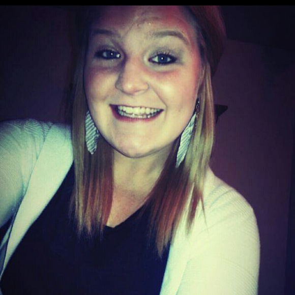 Profile Picture of Lacey Weaver (@laceey) on Poshmark