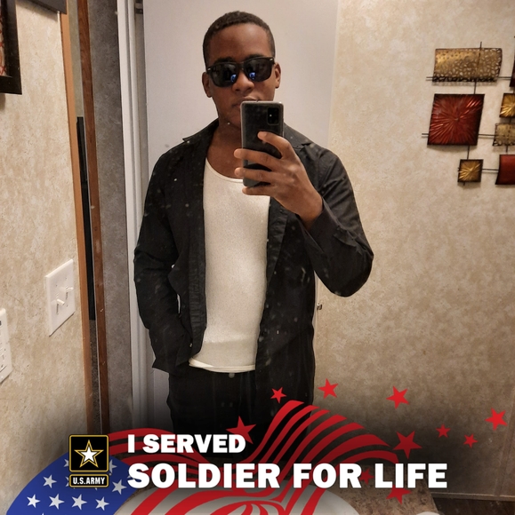 Marcello Thomas - Poshmark Profile Picture of Marcello Thomas (@hellhawk96) on Poshmark