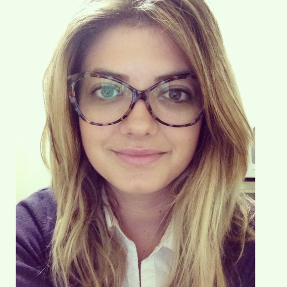 Profile Picture of Aline Inocencio (@alineinocencio) on Poshmark