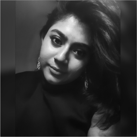 Profile Picture of Sayani Chakraborty (@curvybong) on Poshmark