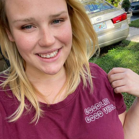 Profile Picture of Carley Abernathy (@carleyabernathy) on Poshmark