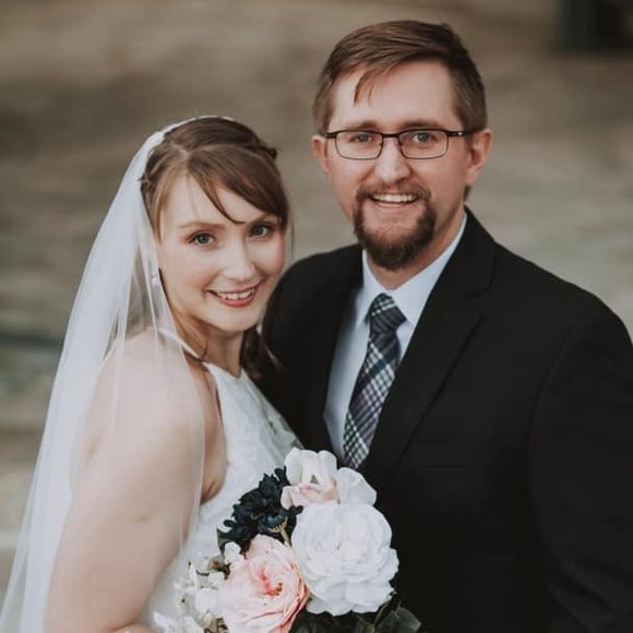 Profile Picture of Shanna Tofte (@peachslices7) on Poshmark