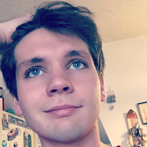 Profile Picture of Alex Mazon (@alexmazon) on Poshmark