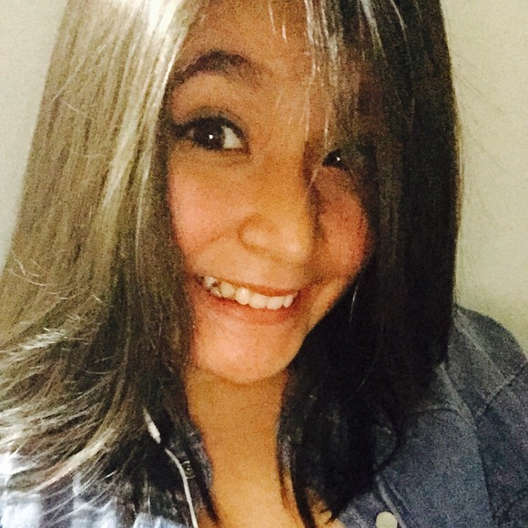 Profile Picture of Michelle Quirama (@michelle1222) on Poshmark