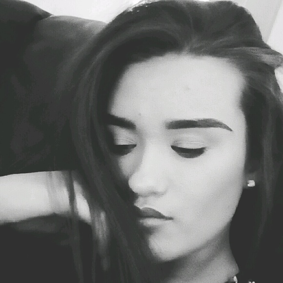 Profile Picture of Ariel Ruf (@arielannruf) on Poshmark